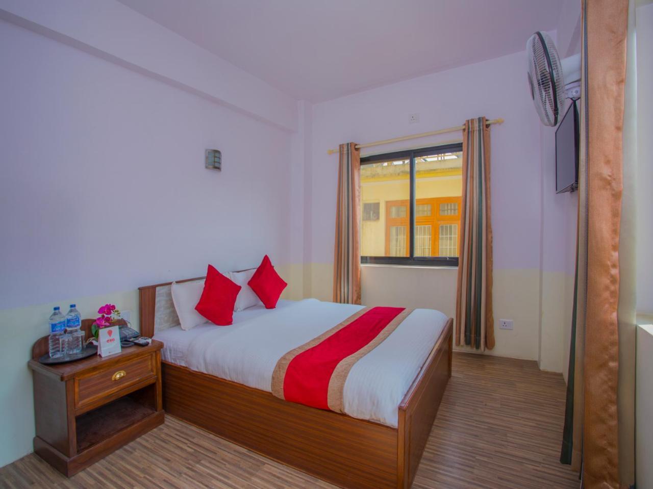 Oyo 255 White Zambala Hotel カトマンズ エクステリア 写真