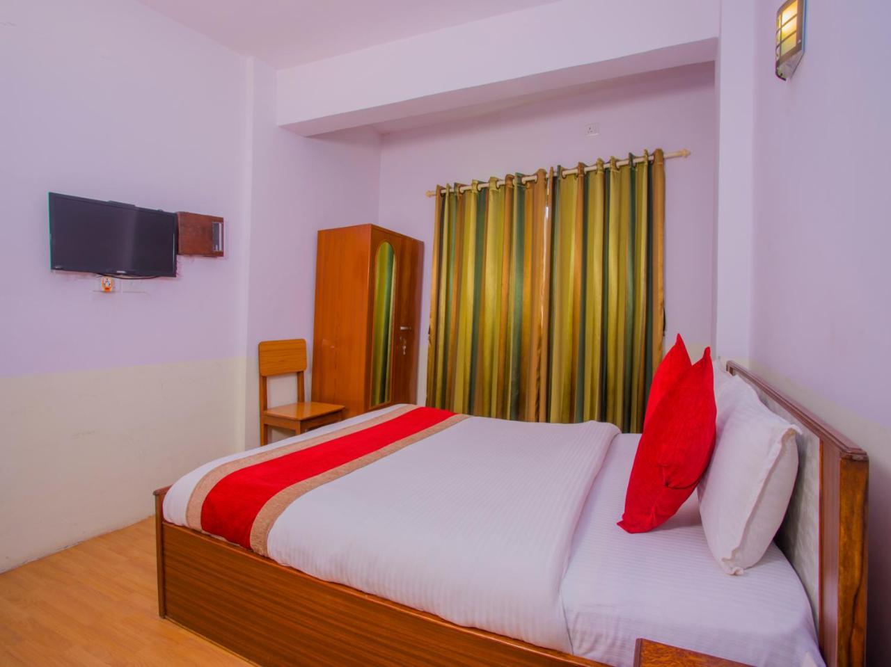 Oyo 255 White Zambala Hotel カトマンズ エクステリア 写真