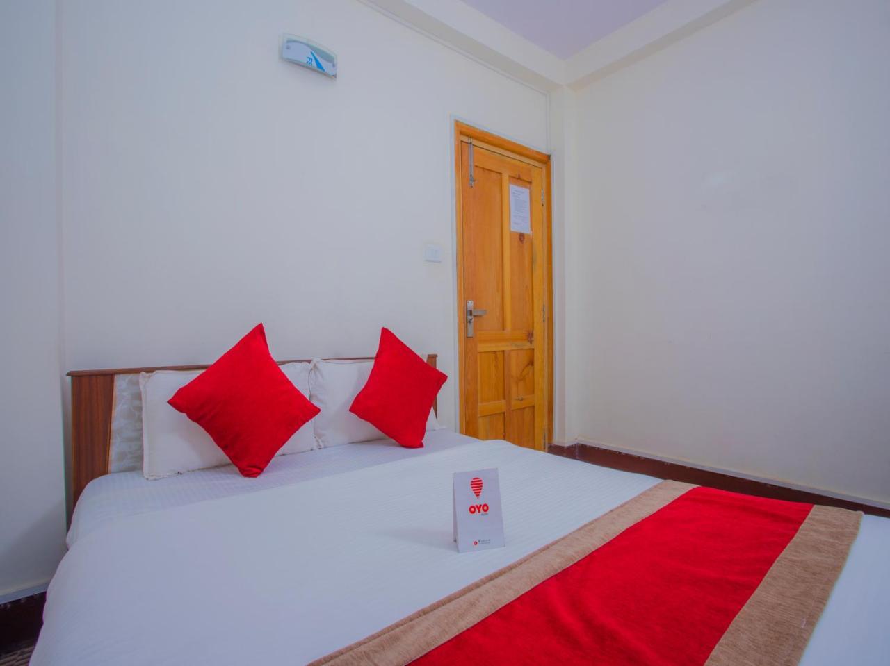 Oyo 255 White Zambala Hotel カトマンズ エクステリア 写真