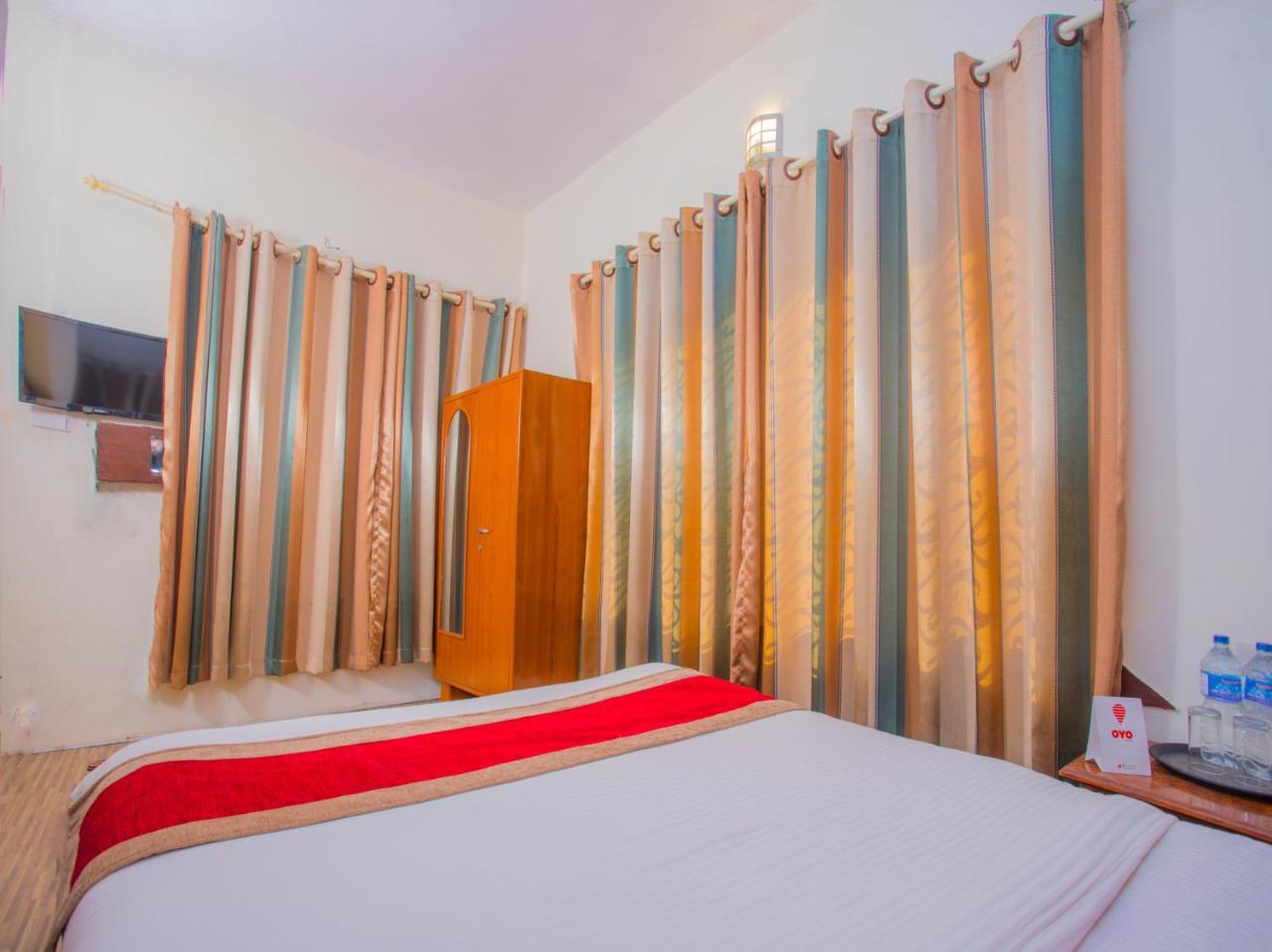 Oyo 255 White Zambala Hotel カトマンズ エクステリア 写真