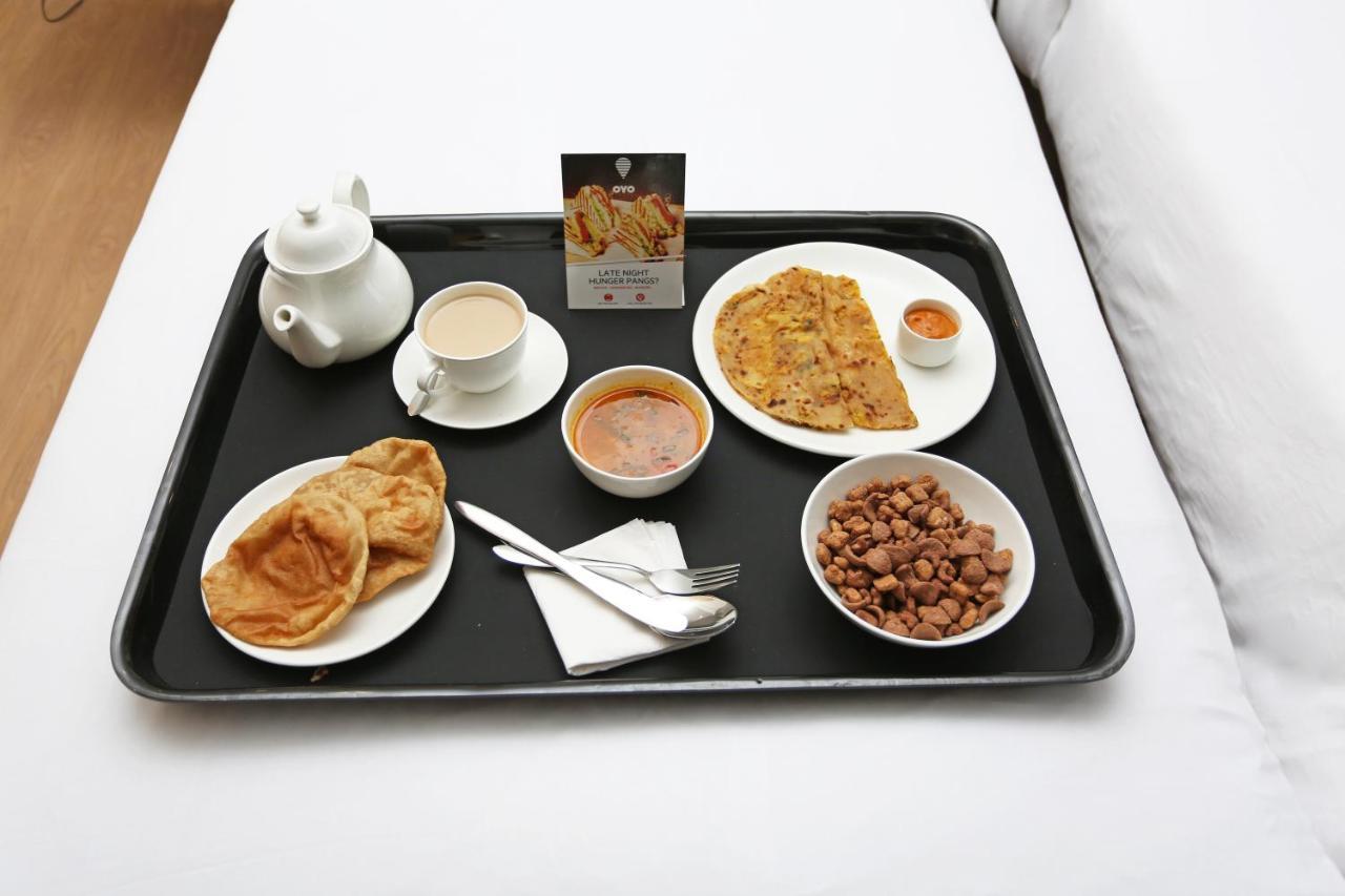 Oyo 255 White Zambala Hotel カトマンズ エクステリア 写真
