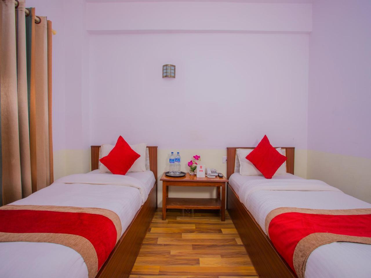 Oyo 255 White Zambala Hotel カトマンズ エクステリア 写真
