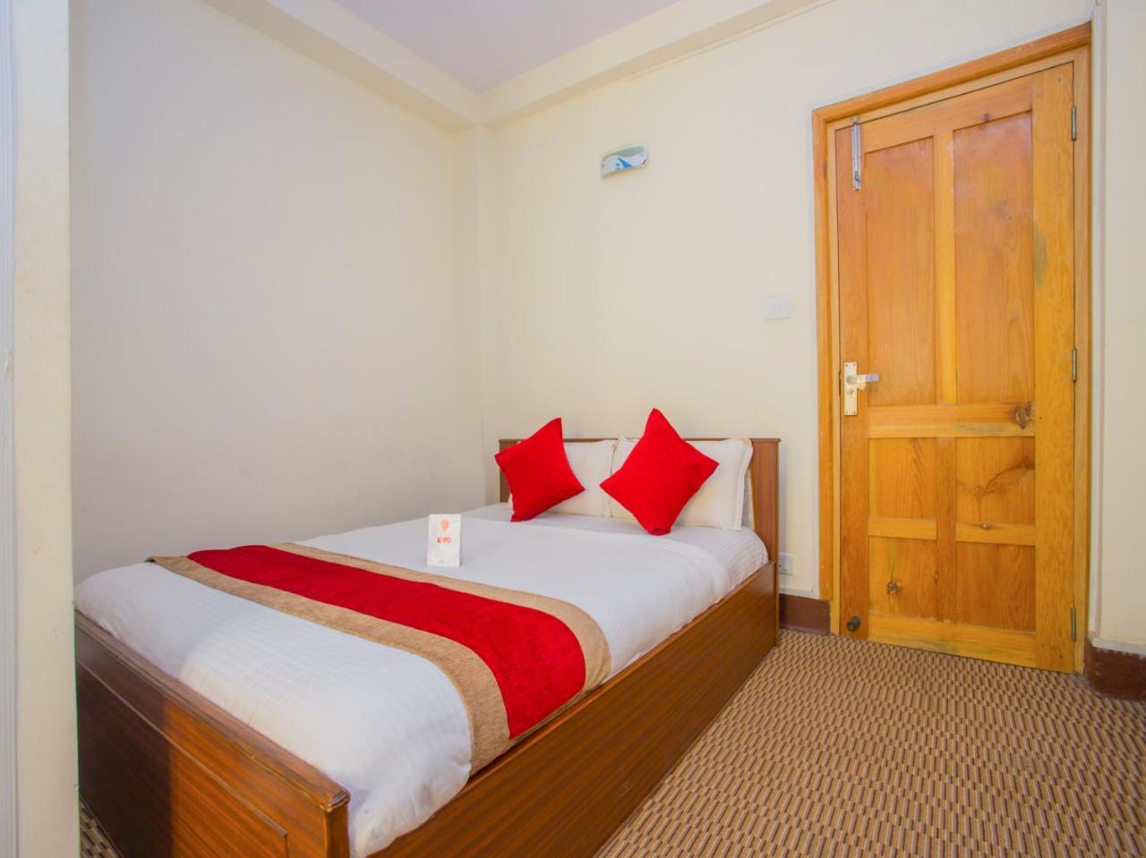 Oyo 255 White Zambala Hotel カトマンズ エクステリア 写真