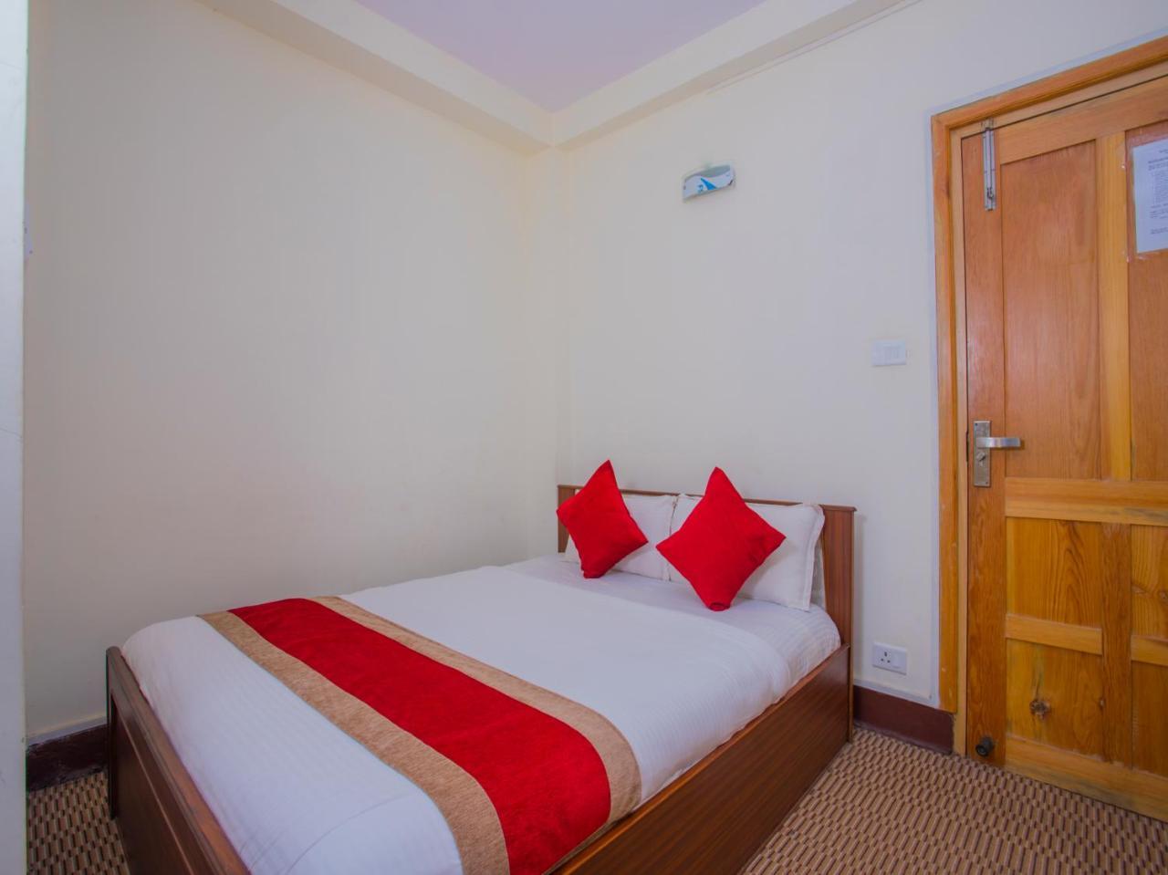 Oyo 255 White Zambala Hotel カトマンズ エクステリア 写真
