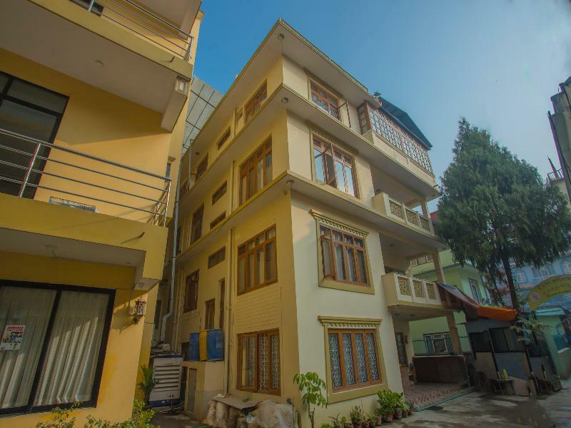 Oyo 255 White Zambala Hotel カトマンズ エクステリア 写真
