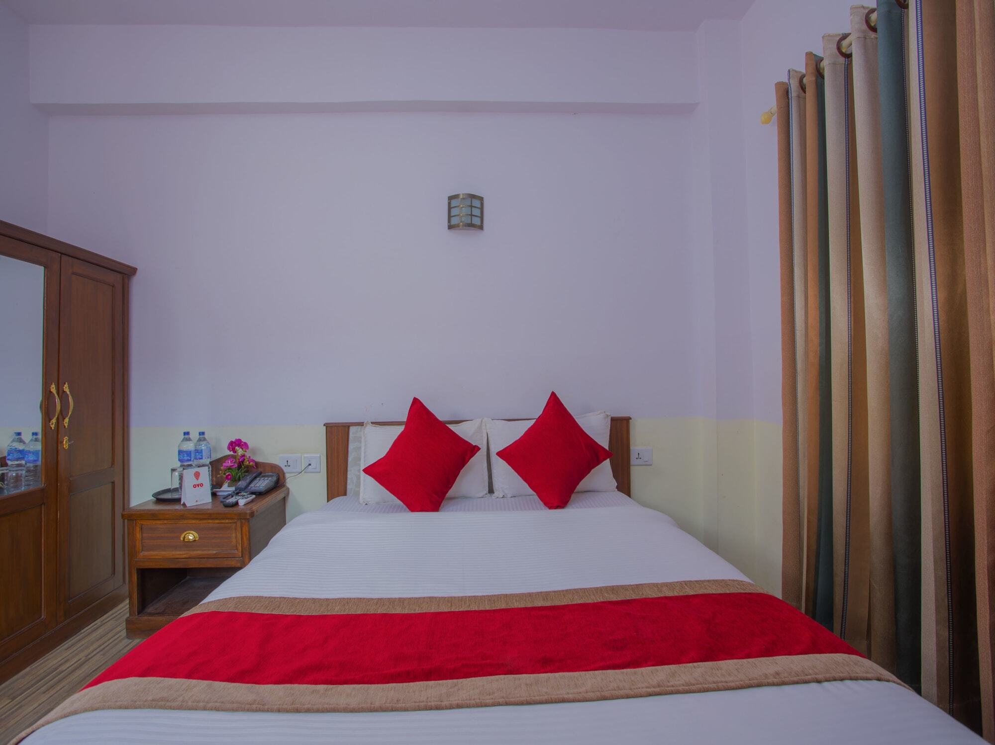 Oyo 255 White Zambala Hotel カトマンズ エクステリア 写真